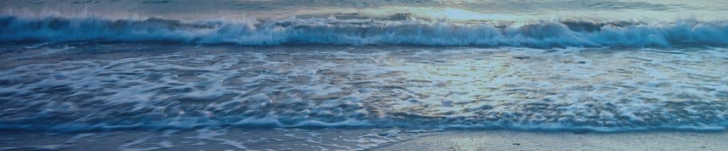 The calm ocean waves