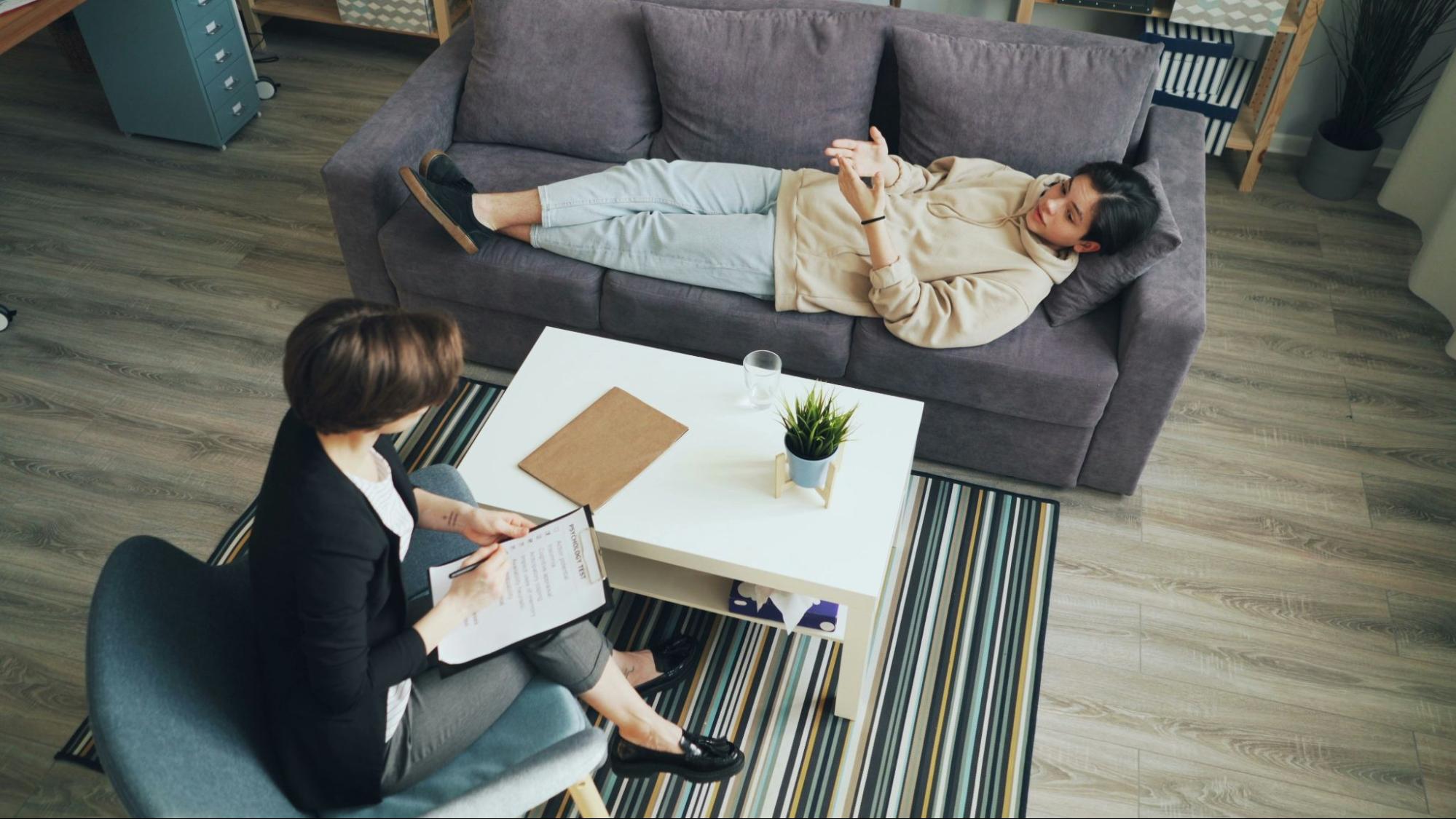 Bipolar Disorder With Psychotic Features: Symptoms, Diagnosis & Treatment